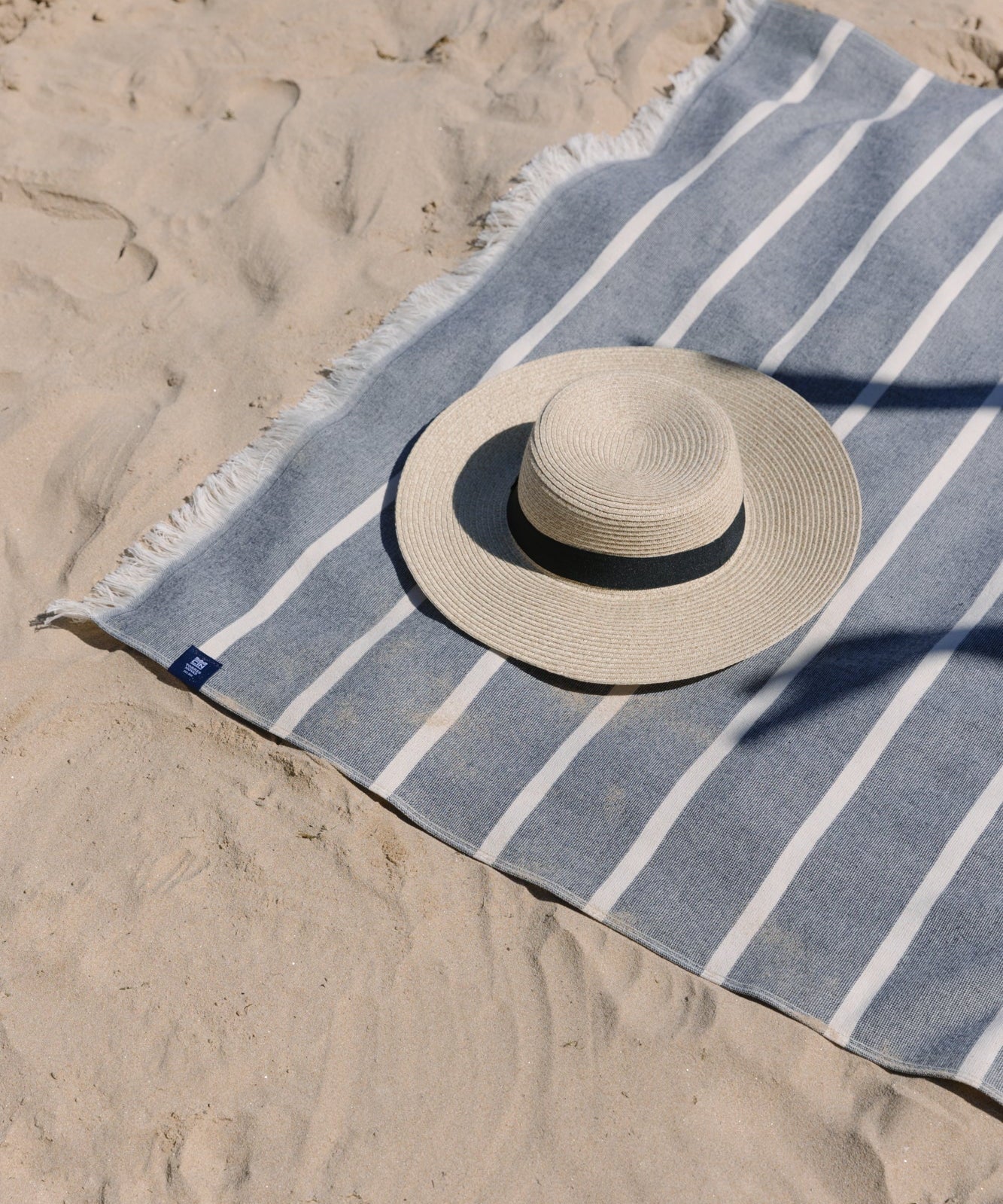 torres-novas-belem-beach-towels-horizontal-stripes-product-black-2_97a3ba3e-afbd-47eb-b0e5-be049d9c618b.jpg