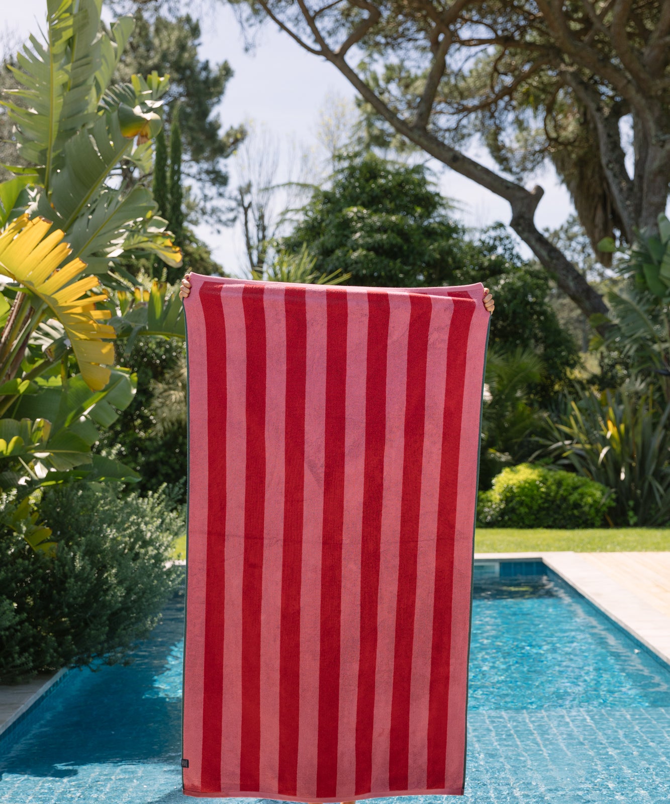 torres-novas-pena-reversible-beach-towels-vertical-stripes-product-pink-red-2.jpg