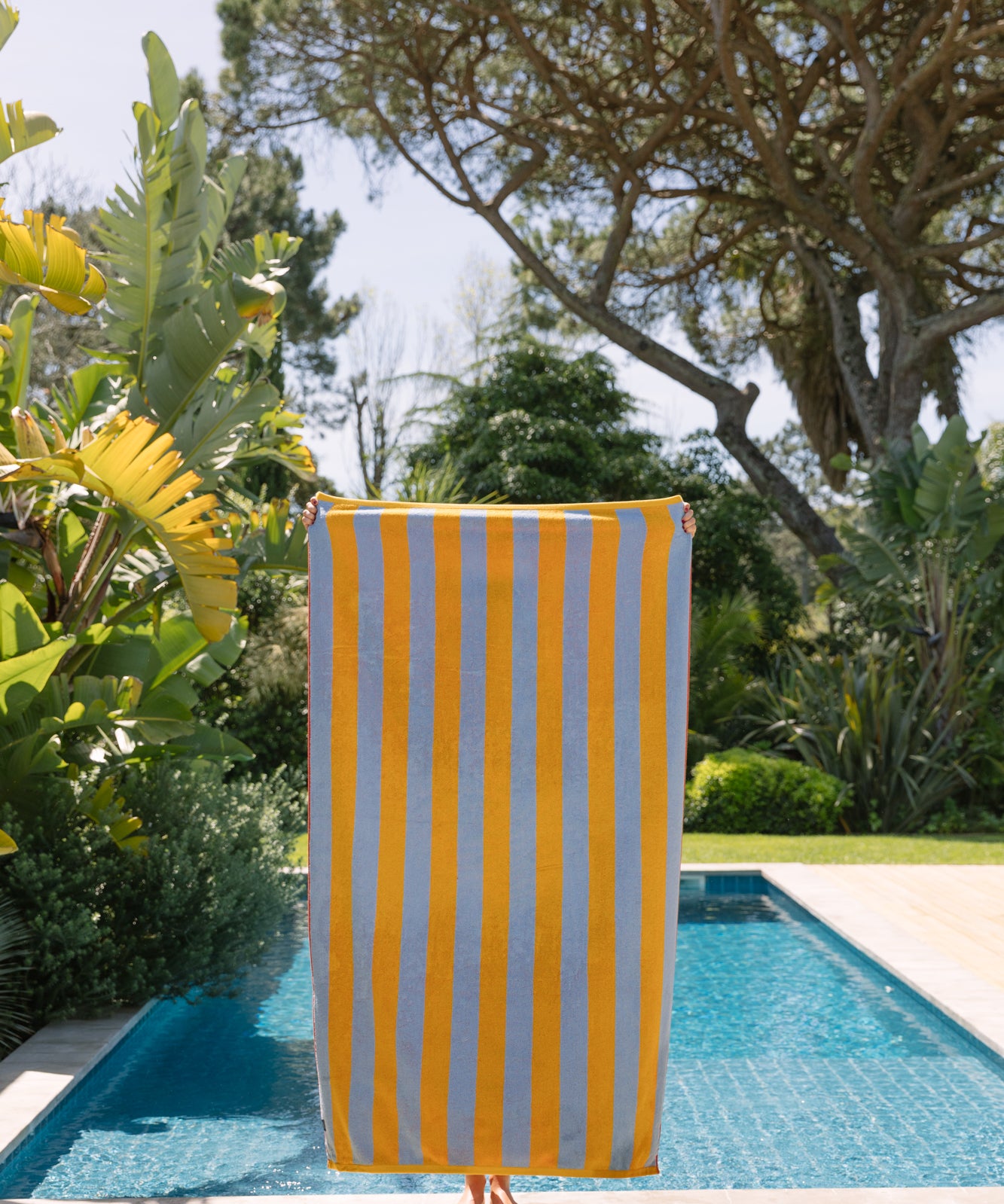 torres-novas-pena-reversible-beach-towels-vertical-stripes-product-yellow-blue-2.jpg
