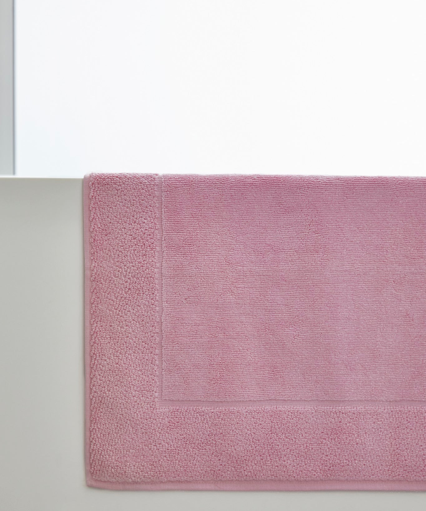 Old pink bath mat - Torres Novas