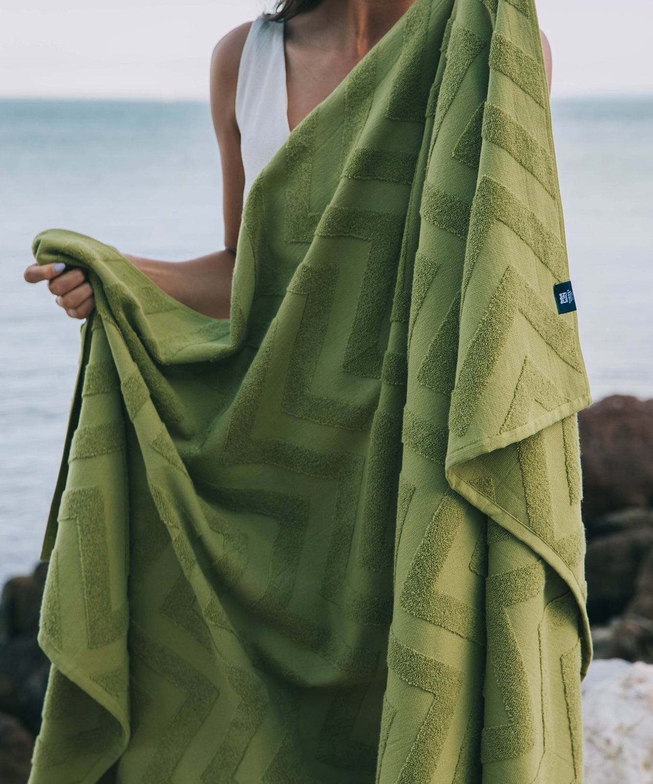Olive drab Mar Picado beach towel - Torres Novas